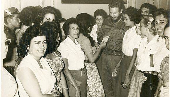 "La sociedad socialista tiene que erradicar toda forma de discriminación de la mujer y toda forma de injusticia y toda forma de discriminación de cualquier tipo." Fidel 

#MujeresEnRevolución