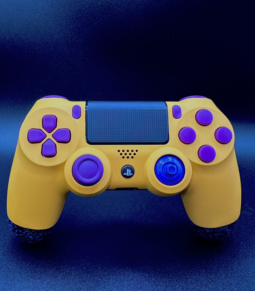 DemonWorkshop's tweet photo. Wild build for @LaVo___ heading out 🫡 digital bumpers/triggers, 2 rear buttons, rear grip, and custom colors 😈🎮 https://t.co/9suIFp8US1