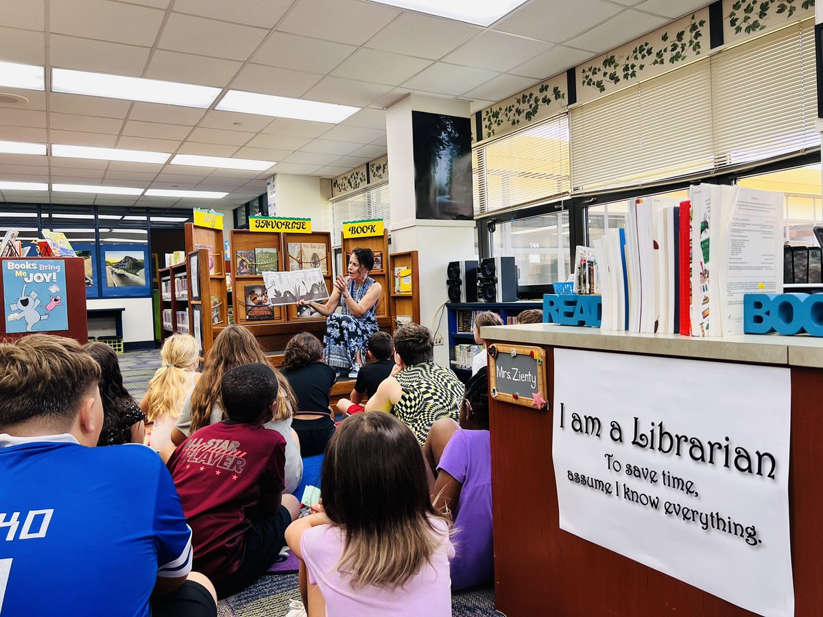 PeeblesForest's tweet photo. Libraries: where magic happens! @jozienty https://t.co/NUL0z5mmd3