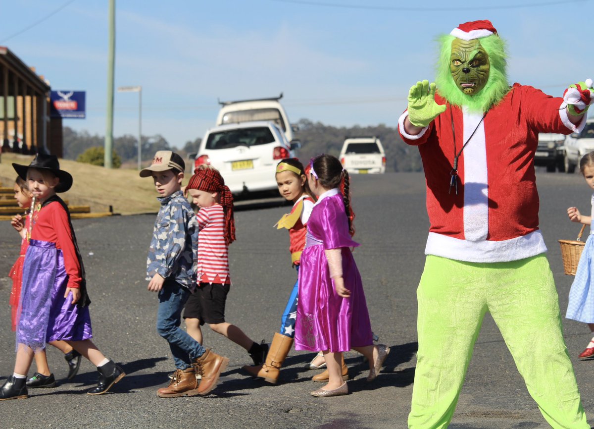 dizdarm's tweet image. Bowraville Central School celebrated Book Week with a parade in the main street of town followed by some dancing &amp;amp; morning tea with parents. The staff were decked out as Dr Suess characters &amp;amp; had just as much fun dressing up as the kids! #BookWeek