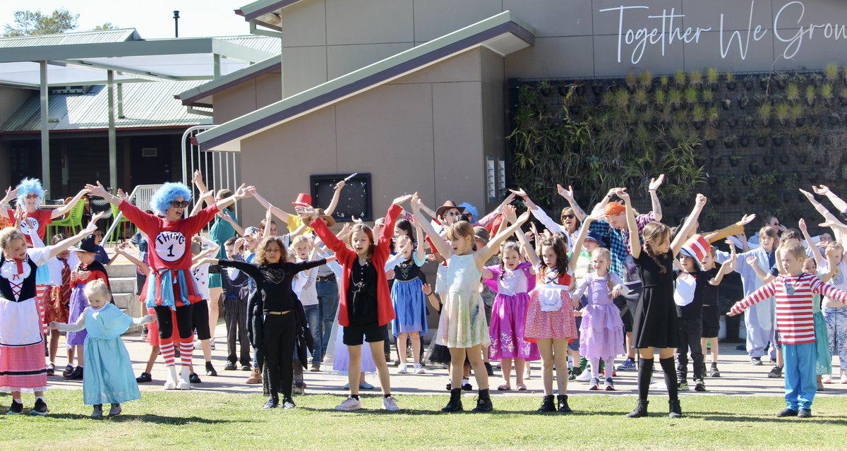 dizdarm's tweet image. Bowraville Central School celebrated Book Week with a parade in the main street of town followed by some dancing &amp;amp; morning tea with parents. The staff were decked out as Dr Suess characters &amp;amp; had just as much fun dressing up as the kids! #BookWeek