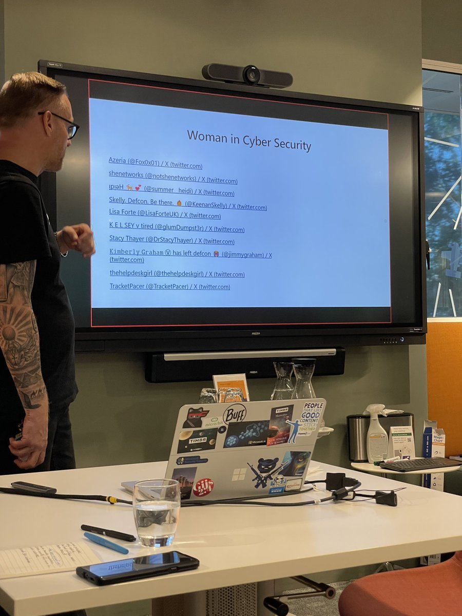 AndraMarac's tweet photo. Yesterday I attended @microsoftnl’s cybersecurity event in Amsterdam

And it was awesome 🤩 Learned so much!

Ever since I was young, I was fascinated by hacking &amp; computers 🖥️ 

I’m now training to work in this field to stop the bad guys and I love it 👮‍♀️

#womeninSTEM #europol https://t.co/R0AbDBT5oF