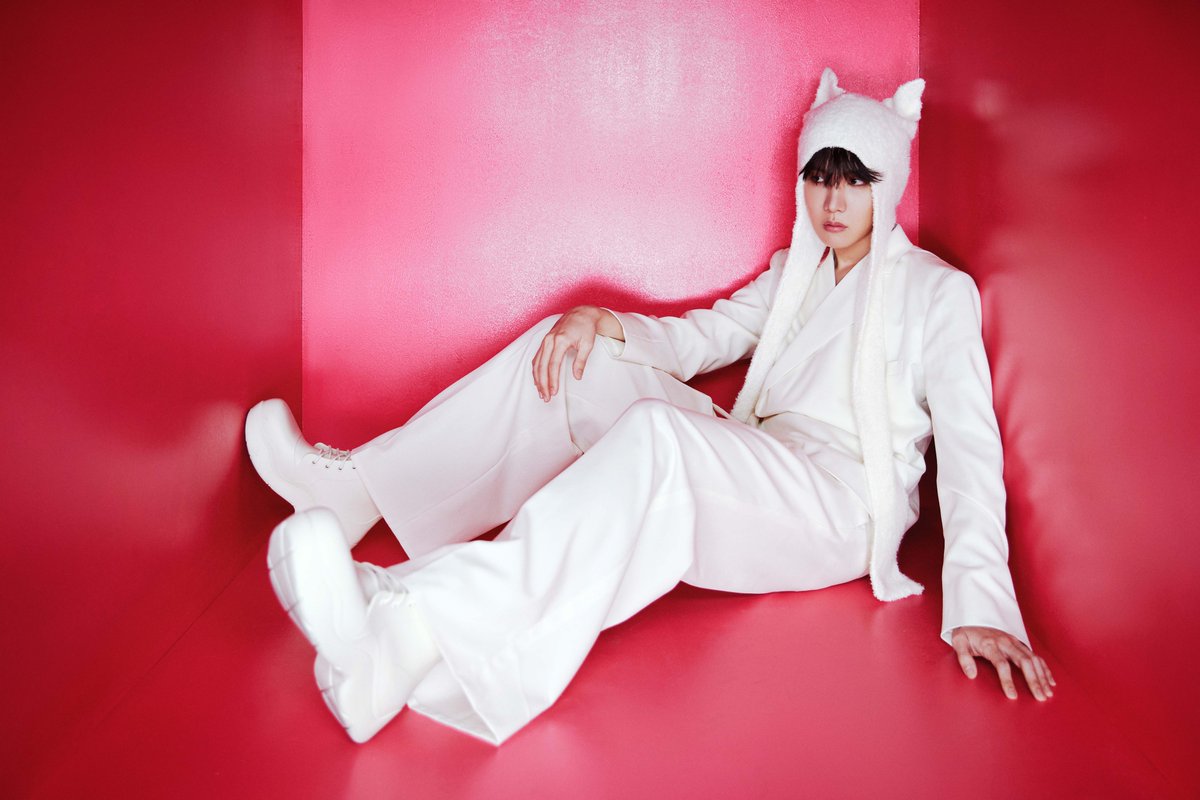 chartdata's tweet photo. j-hope's 'Jack In the Box' aiming for top 3 on US albums chart for first time with over 60K units following 'Hope Edition' (via @HITSDD). https://t.co/pNtsZJBSyT