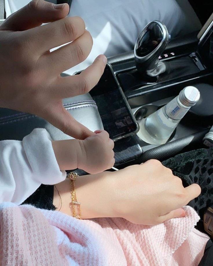 1flowery_'s tweet photo. 𝑂𝑛𝑒 𝑑𝑎𝑦 💗 https://t.co/h61cvCfL2K