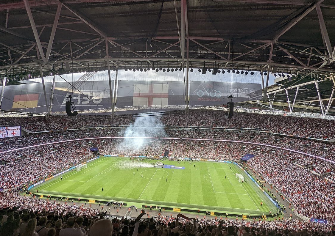 leahsawfc's tweet image. next time someone says ‘nobody watches womens football’ show them this 🙂