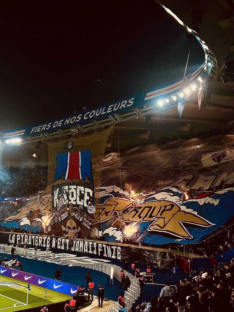 MookieBarbu's tweet photo. FIERS DE NOS COULEURS 🔴🔵 https://t.co/YCHkFV7ZW7