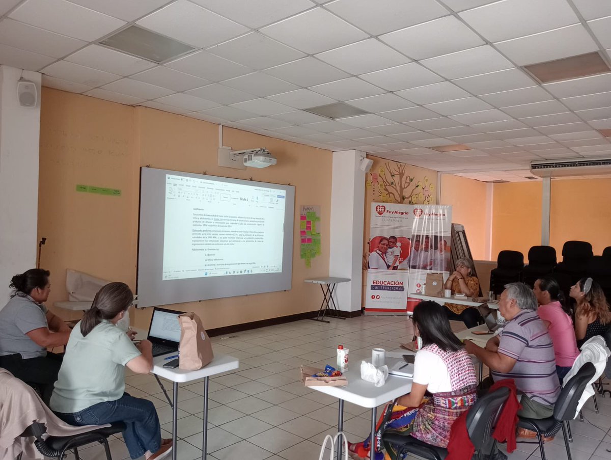 alianzappn's tweet photo. La APN tiene presencia en 4 países de Centroamérica, en cada país existen organizaciones locales miembros de APN. La semana pasada sesionaron Guatemala y Honduras para revisar el plan de acciones locales y pasos para seguir sumando  a la protección de la niñez en sus países. 🇬🇹🇭🇳 https://t.co/RbwhmHjRUE