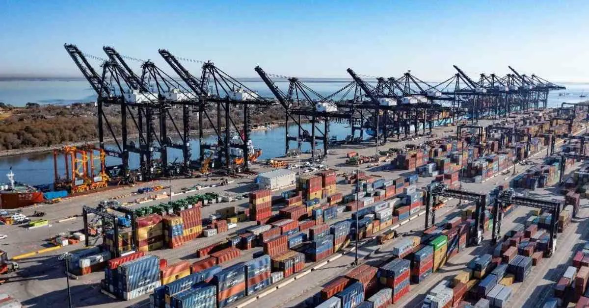 MarineInsight's tweet photo. Biggest July Ever For Container TEUs At Port Houston, Over 2 Million TEUs Handled So Far This Year
...Check Out this article ๐https://t.co/gaWED90Tqa
#HoustonPort #Shipping #Maritime #MarineInsight #Merchantnavy #Merchantmarine #MerchantnavyShips https://t.co/4E9W0ZWsAG