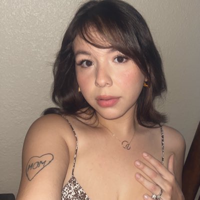 AimeeNsolis's tweet photo. #NewProfilePic 🖤 https://t.co/GwPk1OmnlF