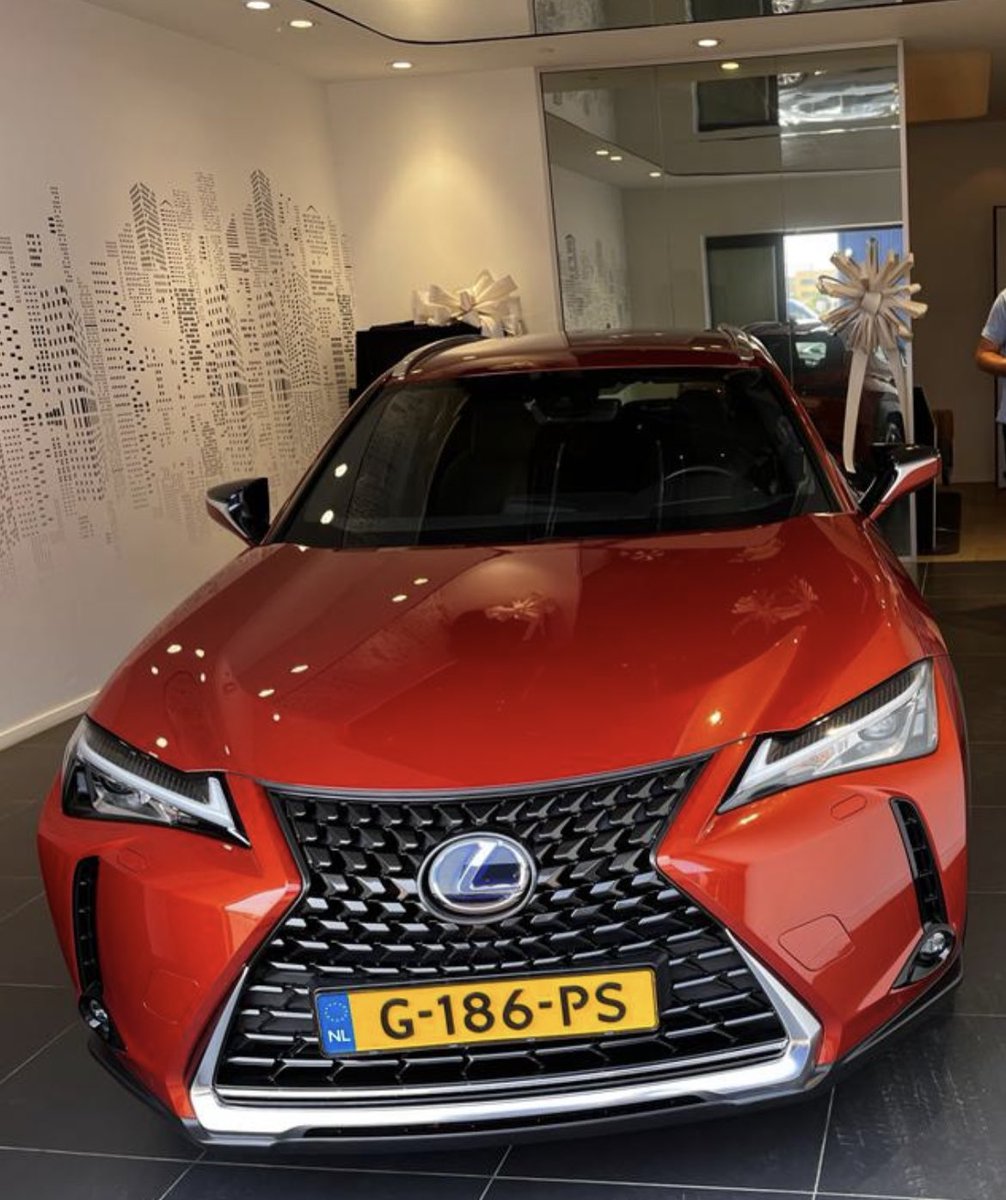 Auto gestolen. Lexus UX250h. In de nacht van 20 op 21 augustus, Dr Kuijperstraat Tiel. G-186-PS. Iets gezien/gehoord? Laat ons dat weten via DM. Delen is ❤️