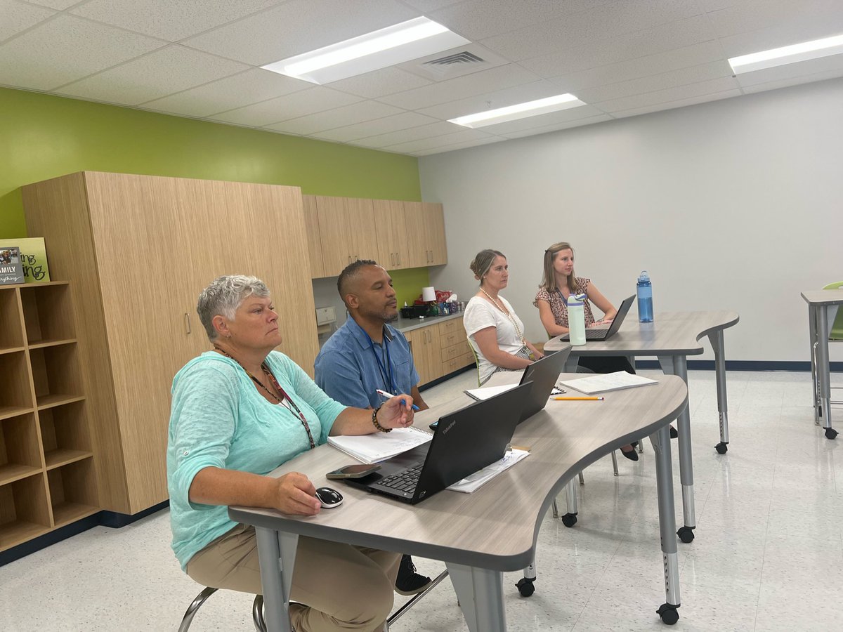 Jennifer Woody tweet media