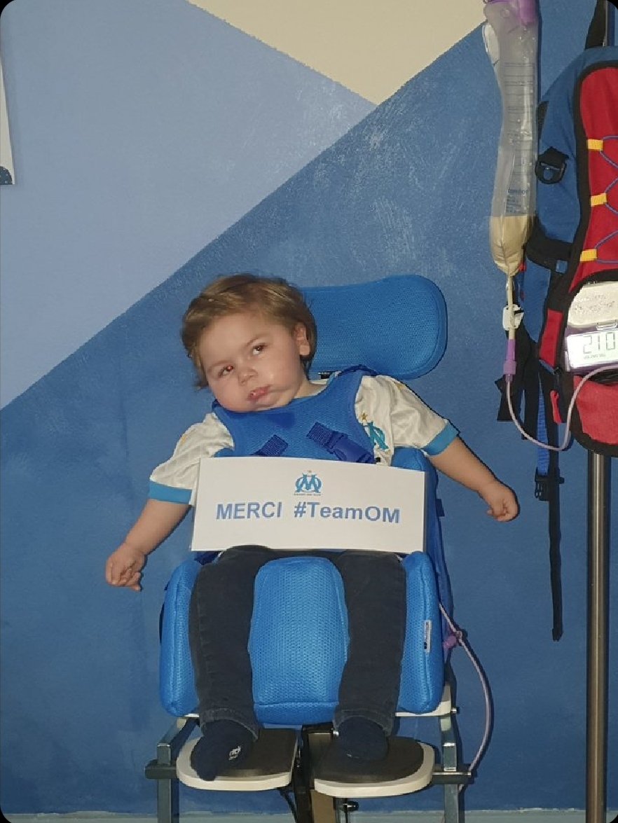 #TeamOM Ambroise à besoin de 500 retweet pour avoir son maillot pour ses 4 ans grace à lamaisondumaillot.com, supporter de l'OM et guerrier face à son infirmité motrice cérébrale ♥ Merci d'avance la famille OM✨nous comptons sur vos RETWEET 🔄 
<a href="/LeMaillotDeFoot/">Le Maillot 2 Foot ⚽</a>