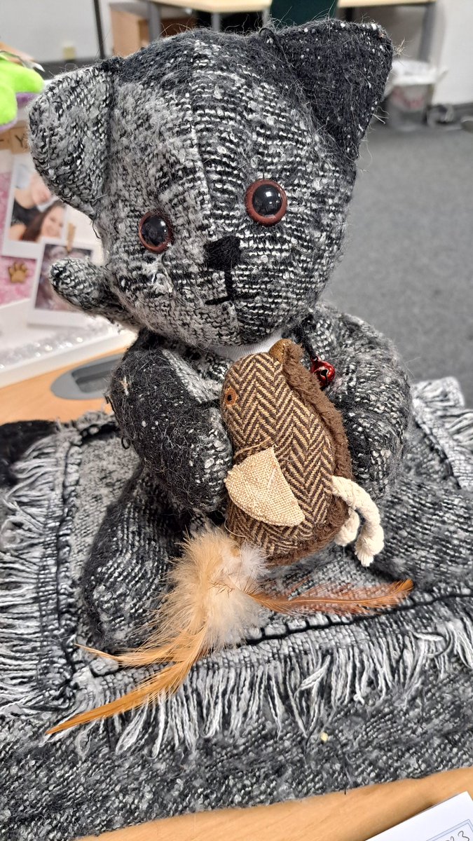 comparedtomost's tweet photo. @JustMissEmma @JaneFallon @rickygervais My friend at work took Novas blanket and favourite toy, and I found this on my desk. https://t.co/sEnP0M34Th