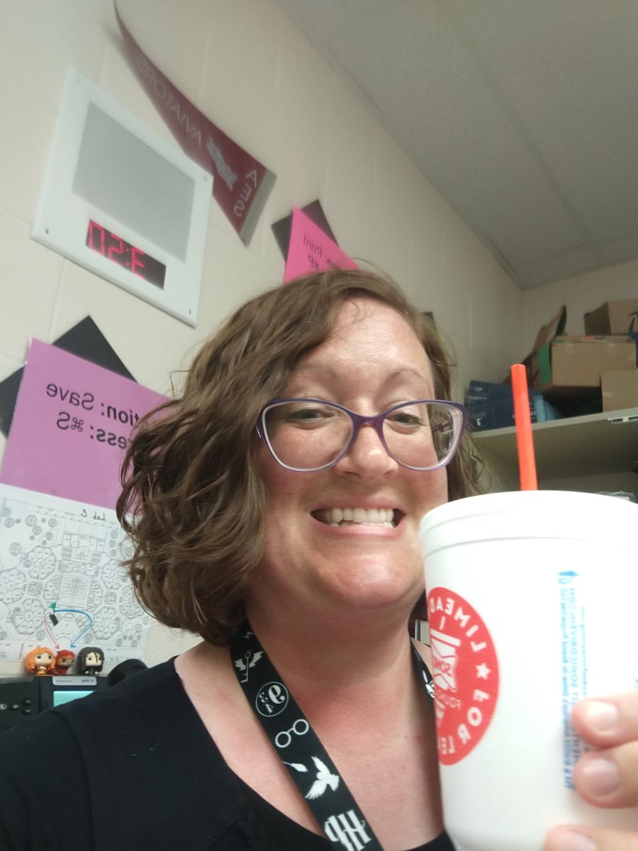 mortlara's tweet photo. Thanks to the wonderful parent who brought me an ice cold drink this afternoon while I was doing my crossing guard duty.  @AtchisonPublic #WeAre409 @doc_nuge https://t.co/CA1B5dq0Rm