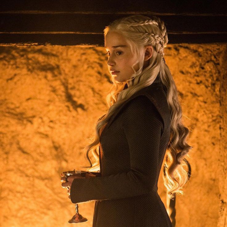 jjmileo's tweet photo. daenerys targaryen day and night https://t.co/OOJ2xddQA5