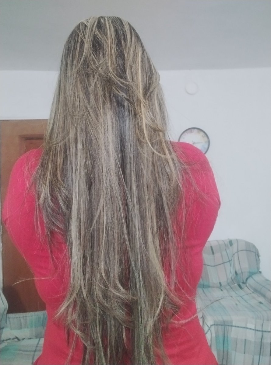 Monroy1503's tweet photo. 💇‍♀️ ¿ Corto o largo ? 🧐🤔 https://t.co/66Xzqzsl8F