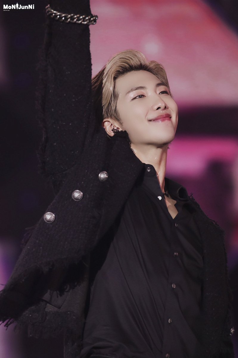 a_r_t_kive's tweet photo. 不幸だと感じる人々からちょっと離れたら、幸せはすぐそばに
Rap Monster on Twitter
140823
#RapMonster
#RM
#RMQuotes https://t.co/P9cIYPIf2z