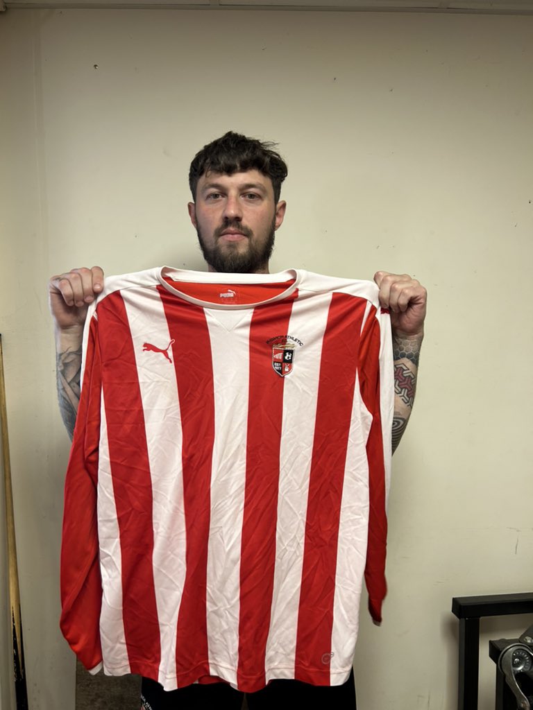 Craig Lennard returns to the club to enhance mid field tenacity, welcome back Mr Fairs.