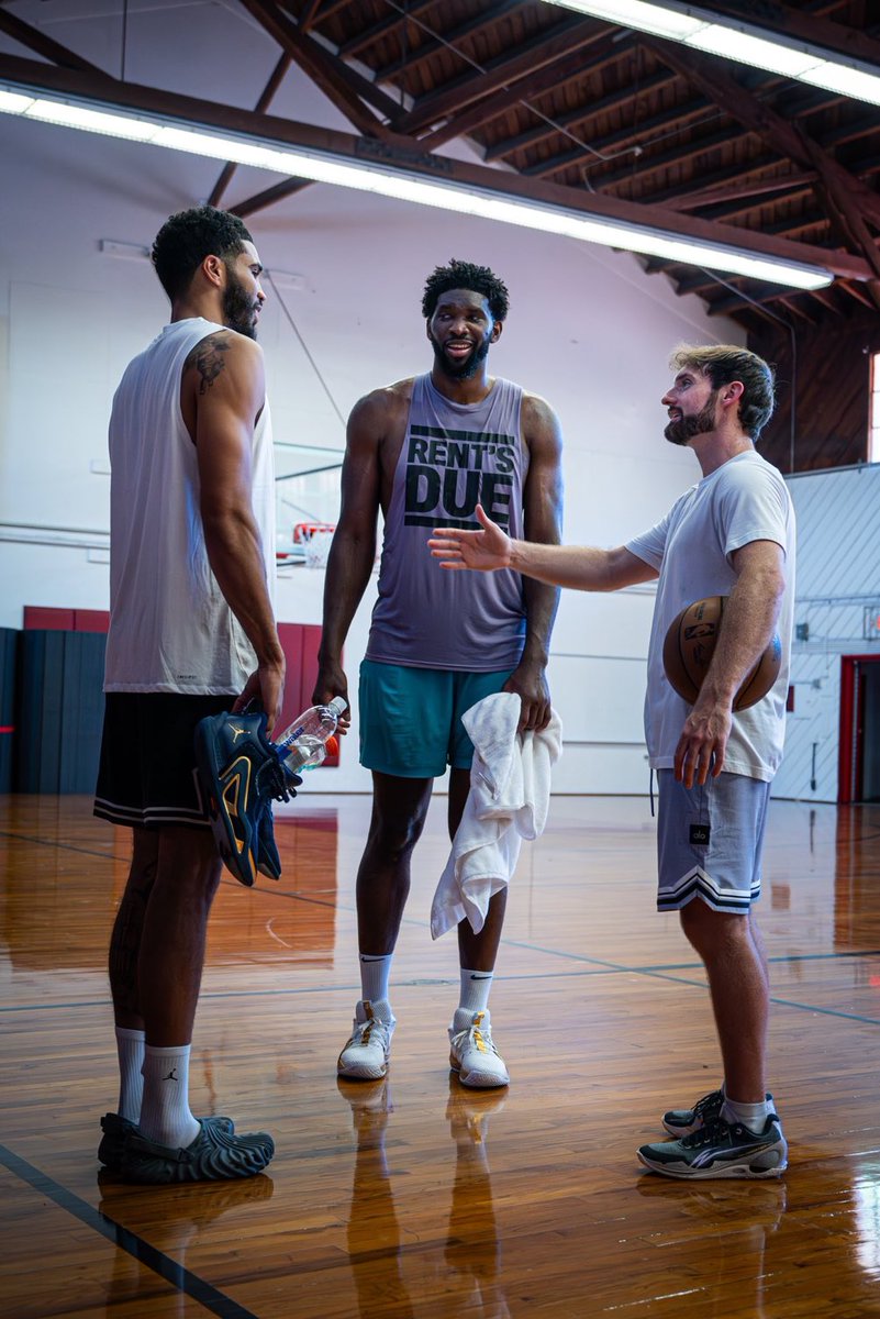 TheHoopCentral's tweet photo. Jayson Tatum and Joel Embiid in the gym. 🔥

(via @DrewHanlen) https://t.co/b1Yv7tJvIa