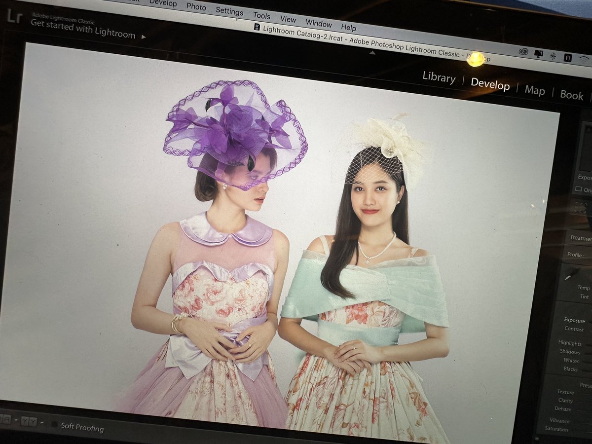 Raikantopinido's tweet photo. Imágenes de la prueba de Vestuario de la nueva serie GL #Pinpak.

!​Protagonizada por Freen y Becky!

Próximamente...

#ปิ่นภักดิ์จักตรึงใจเจ้า​ #FreenBecky 
 #glthai #thailand #glseries #girlslove #girl #gl #glfans #idolfactoryTH https://t.co/SH3GgvJziy