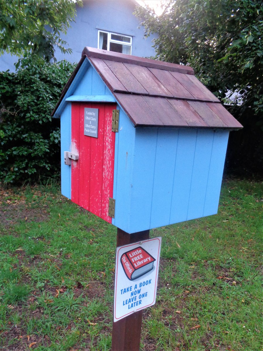HelenRo88542779's tweet photo. So cute😍#AdoorableThursday #SpottedOnMyWalk #LittleFreeLibrary #miniature #Offords #StNeots #Cambridgeshire https://t.co/ei099wIaJZ