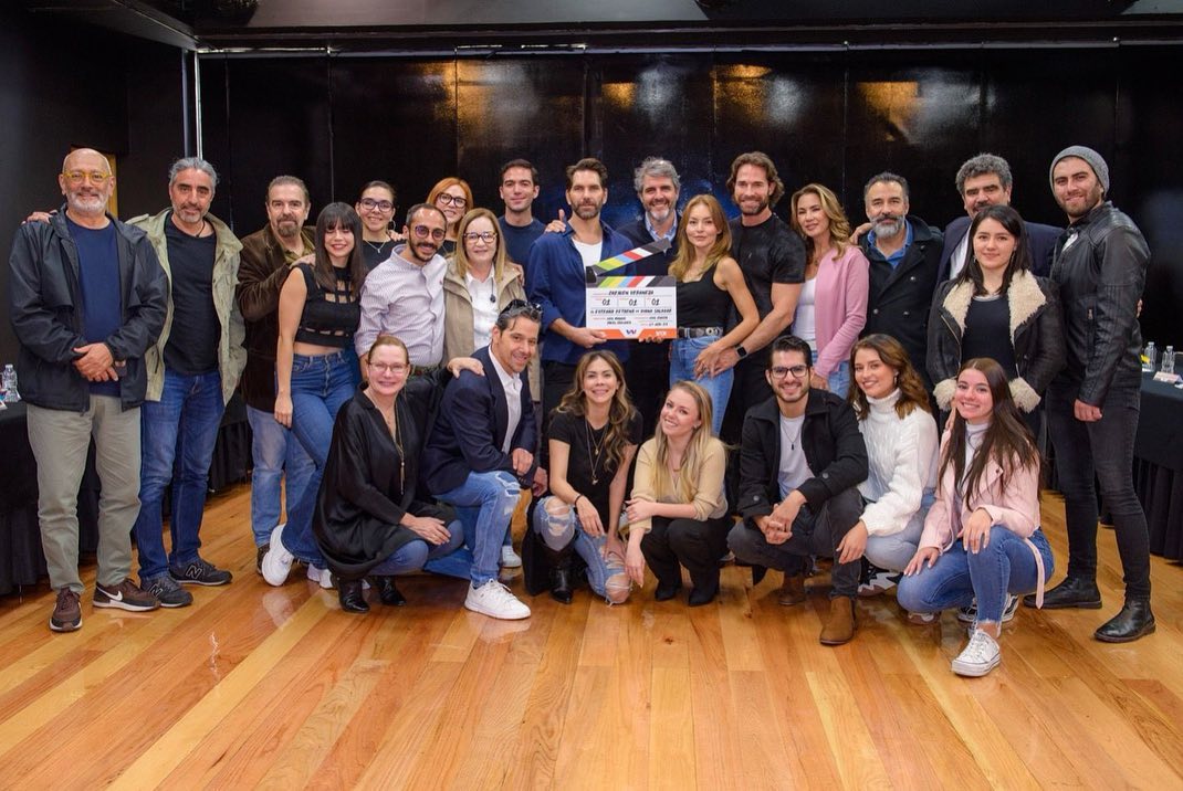 AngeliquerasAB's tweet photo. |FOTO| @Anboy88 🎭🇲🇽 #ElExtrañoRetornoDeDianaSalazarViX
🆎 Inicio de grabaciones con un elenco increíble
🔗 Créditos #ElExtrañoRetornoDeDianaSalazar https://t.co/rwlNQprZJc https://t.co/esZTyGqgbE
