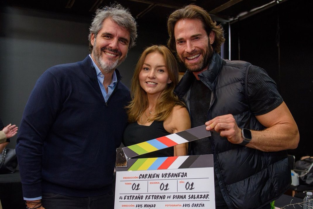 AngeliquerasAB's tweet photo. |FOTO| @Anboy88 🎭🇲🇽 #ElExtrañoRetornoDeDianaSalazarViX
🆎 Inicio de grabaciones con un elenco increíble
🔗 Créditos #ElExtrañoRetornoDeDianaSalazar https://t.co/rwlNQprZJc https://t.co/esZTyGqgbE
