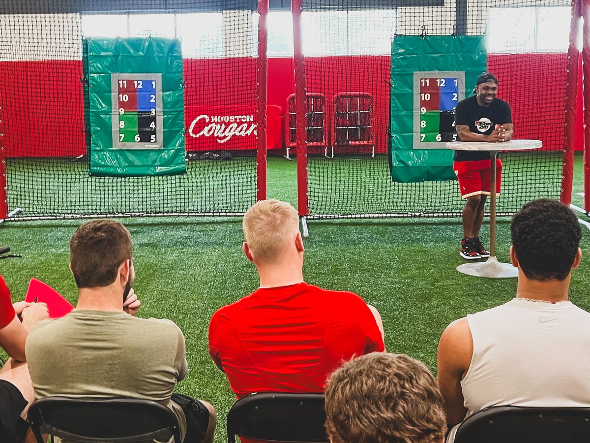 UHCougarBB's tweet photo. Cougar Legend Michael Bourn instilling wisdom into the 2024 Coogs! 

Appreciate his time and love for the program. ❤️ https://t.co/n5g0Pm7Doo