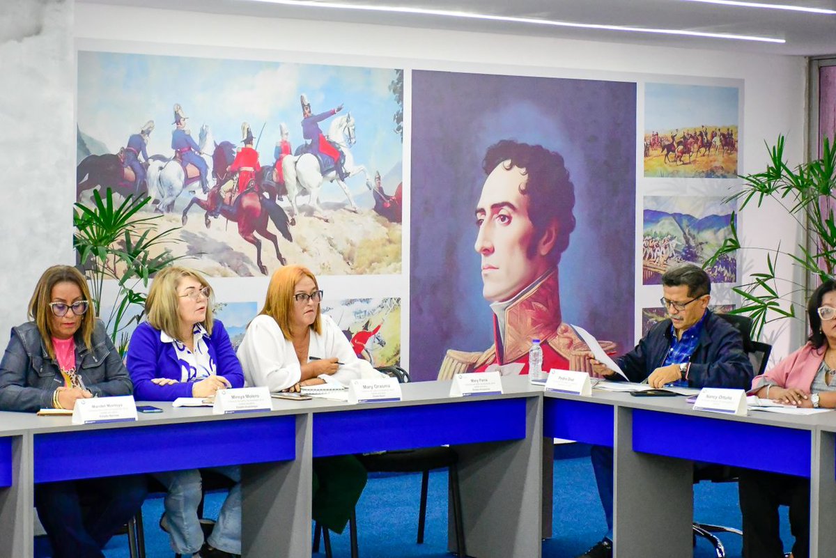 Con mucha alegría, Directores/as de los CDCE de todo el país sostuvimos reunión con nuestra ministra <a href="/_LaAvanzadora/">Yelitze Santaella</a> y su equipo de trabajo, preparando las actividades para el inicio del Año Escolar 2023-2024.
<a href="/NicolasMaduro/">Nicolás Maduro</a> @MPPEDUCACION <a href="/luismarcanos/">Luis Marcano</a>