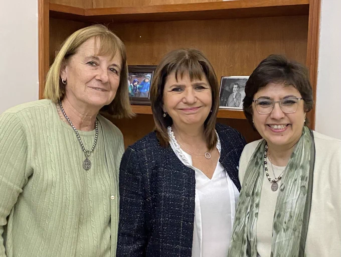 PartidoLyder's tweet photo. Argentina necesita orden, ternura y futuro !! Los argentinos necesitamos un cambio seguro !! #PatoBullrichPresidente2023
@PatoBullrich
@jparenaza
@DamianArabia
#Jujuy
@PartidoLyder
@JujuyCambia
@juntoscambioar

#LaFuerzaDelCambio https://t.co/lTkrshXtNU