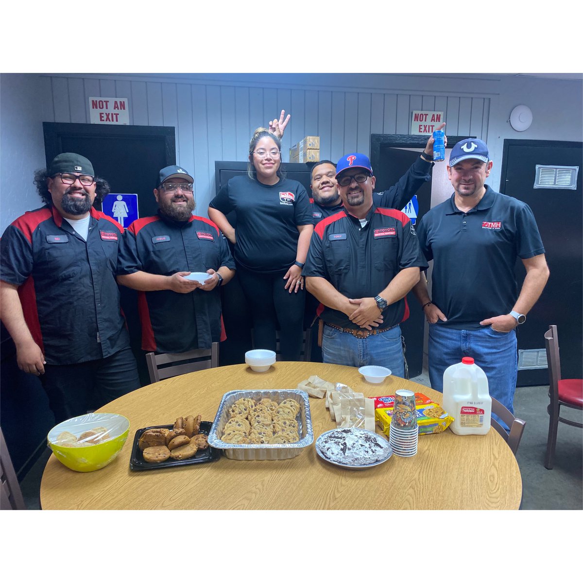 TMHNC's tweet photo. #latepost Last week, we had our first #tmhnclife baking competition! Rules were that every dish had to include chocolate chips 🍪

We are grateful to have a team full of hard workers and great bakers!

#tmhnc #tmhnclife #livermore #salinas #sacramento #fresno #bakingcompetition https://t.co/TSgrUGHucQ