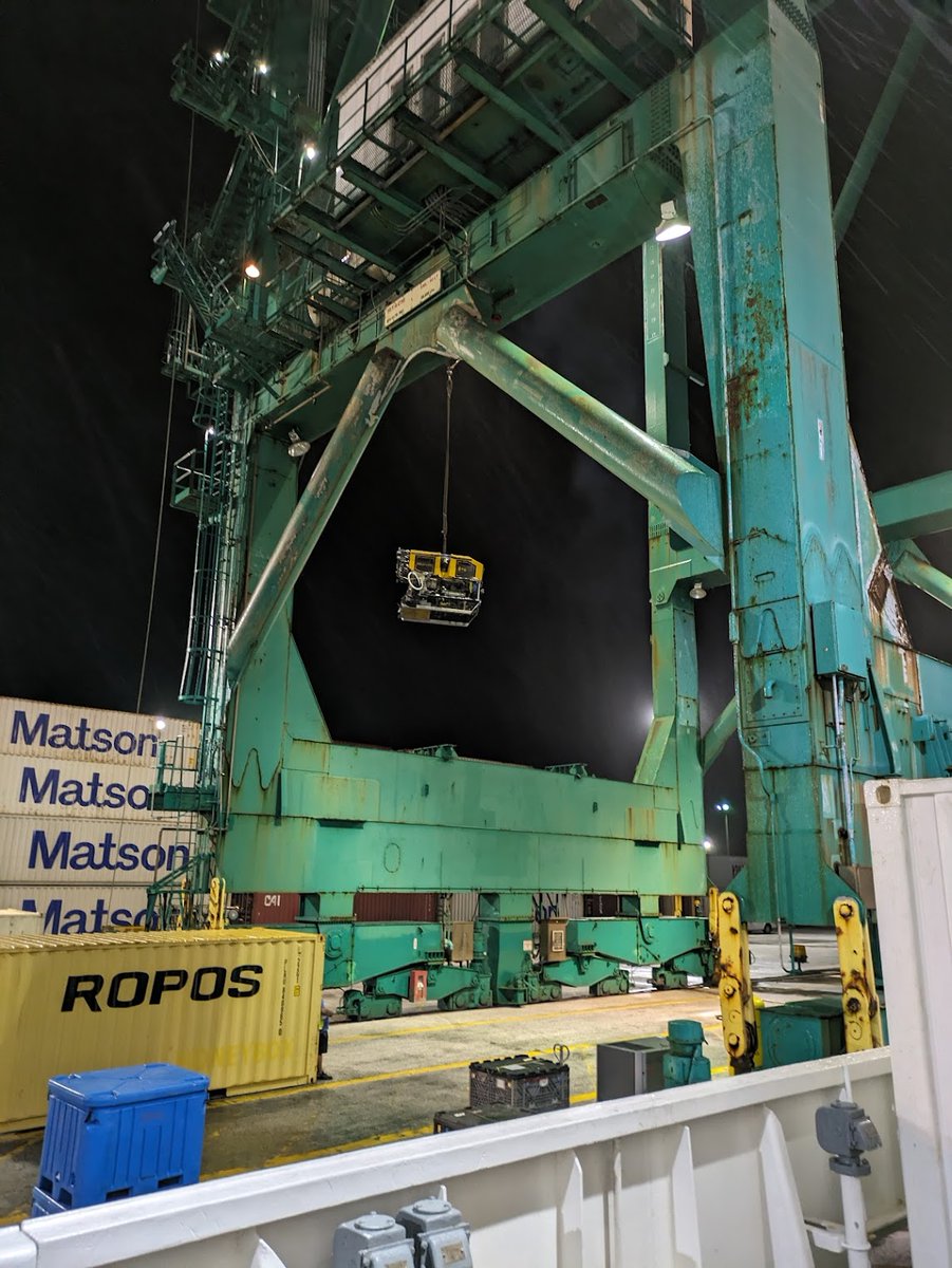 ROPOS_ROV's tweet image. Mobilisation began last week in Guam after a 1-week delay due to Typhoon Khanun, which prevented the R/V Isabu from leaving port in Busan, South Korea. 

Below is @ROPOS_ROV being loaded onto the R/V Isabu, looking as tiny as a flea!

📸 Keith Shepherd, @ROPOS_ROV Team
#KIOST 4/