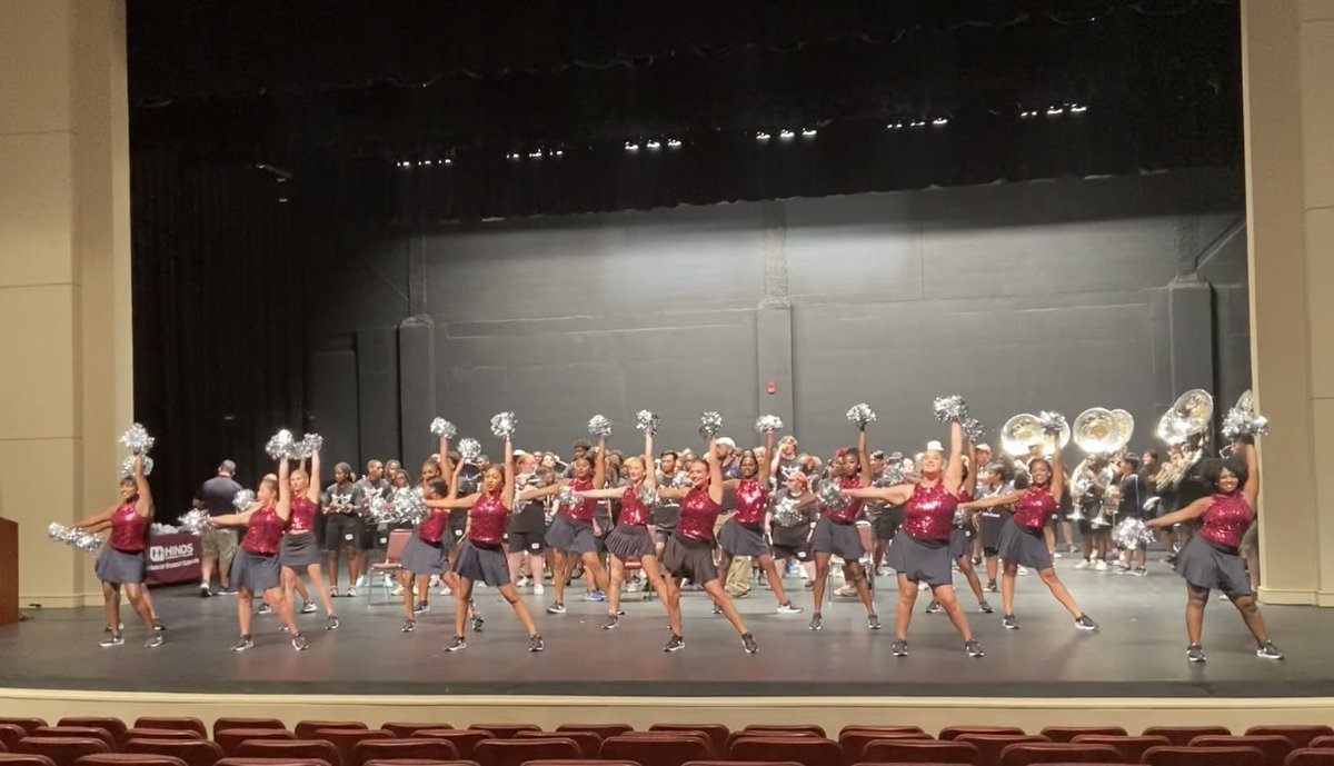HindsHiSteppers's tweet photo. We loved performing at the Student Convocation with the Eagle Marching Band! It is happening at @HindsCC, and we are ready to get this year kicked off! It’s going to be a great year! #HindsCCStudentConvocation #ItsHappeningAtHinds https://t.co/RFjYhs3MHB