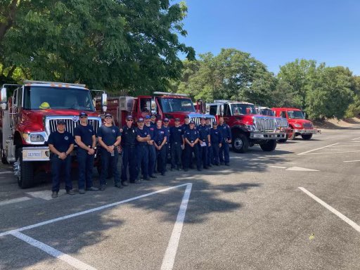 CALFIRE_SLO's tweet image. Strike Team 1472C is on its way to the #LostFire in @CALFIRE_HUU. The strike team includes 5 type 3 engines from @CALFIRE_SLO E333 @ATAFireL3600 E7565 @templetonfd E7160 @PasoRoblesES E8163 &amp;amp; @SantaSmv7800 E7863  #Slocountyfire