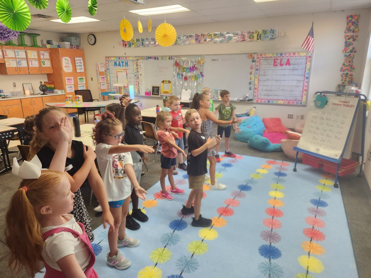 MrsAshleyDice's tweet photo. We had a wonderful #PCR3FirstDay at @Siegristelem in 1st grade! We worked on identifying our feelings, graphing the results, moved our bodies, and played a # identification game! What a great day to be a pirate! #PCR3Proud https://t.co/U0kikhZUsP