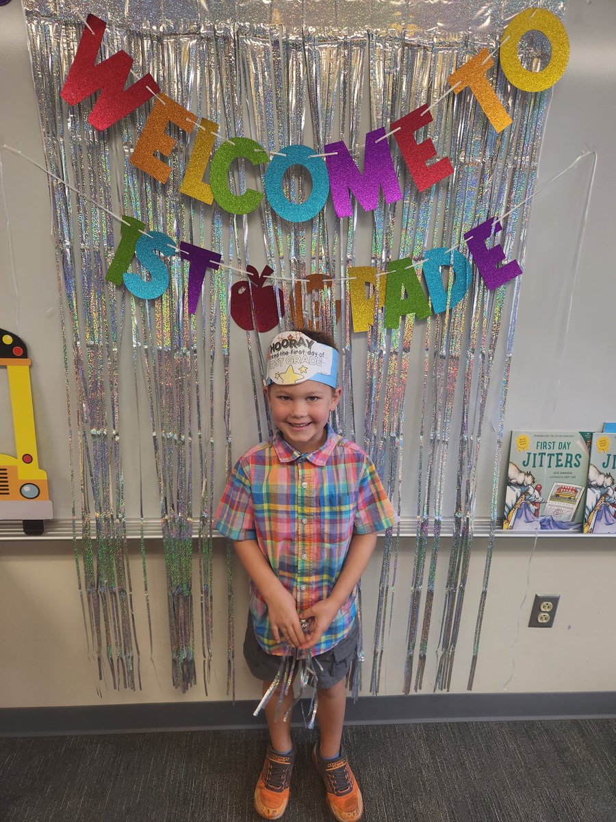 MrsAshleyDice's tweet photo. We had a wonderful #PCR3FirstDay at @Siegristelem in 1st grade! We worked on identifying our feelings, graphing the results, moved our bodies, and played a # identification game! What a great day to be a pirate! #PCR3Proud https://t.co/U0kikhZUsP
