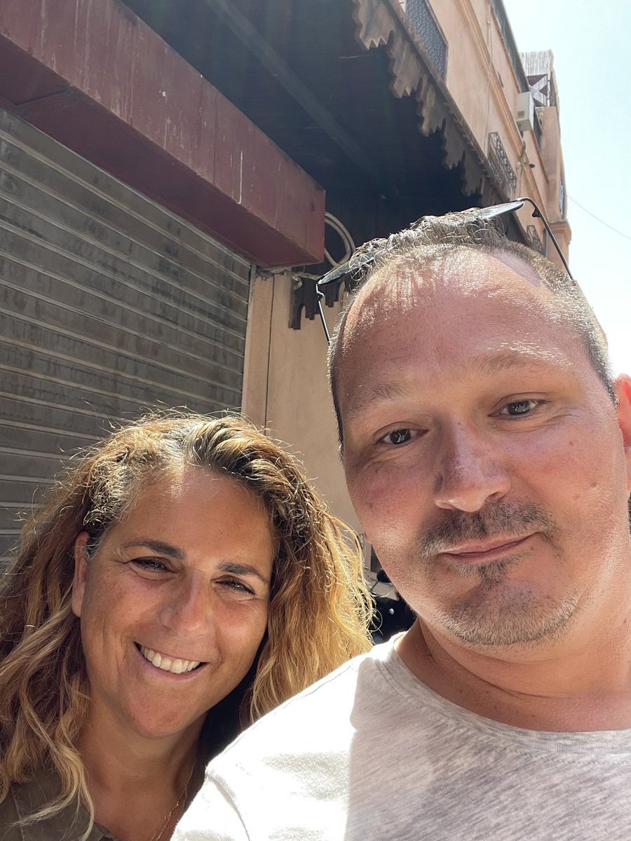 Stargate77380's tweet photo. Au détour de la Place Jemaa el-Fna voilà que je croise en toute simplicité Valérie benain toujours souriante et dispo pour un selfie. Tout simplement merci @BenaimValerie https://t.co/D7OZ5cD4ia