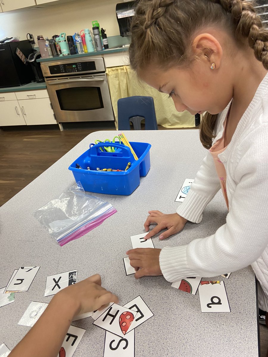 I looked around our classroom today and saw some kindergarteners hard at work! They’ve been doing so well during our guided reading stations! I especially love when they talk together to accomplish a goal. 💕 <a href="/HumbleISD_FE/">Foster Elementary</a>