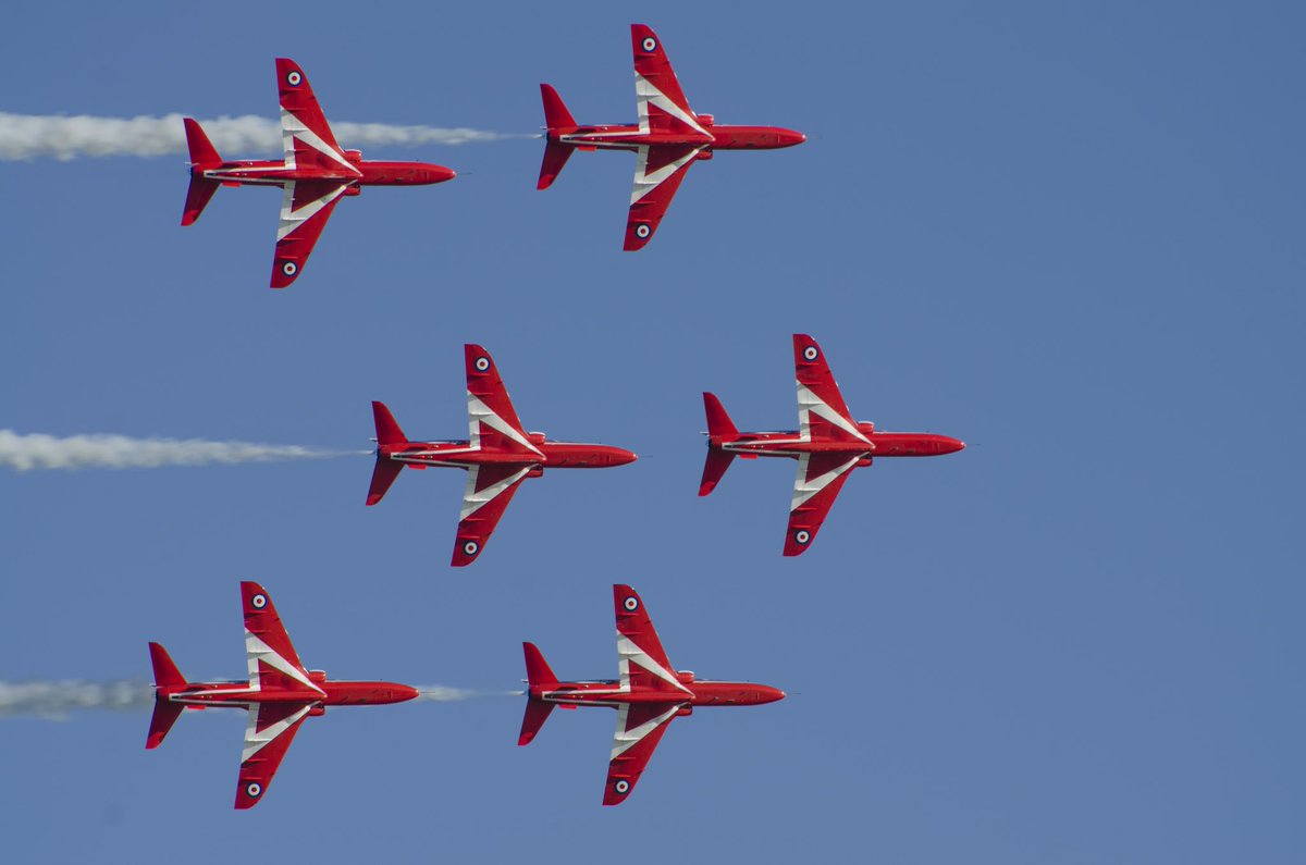 excelmate's tweet photo. @rafredarrows @EB_Airshow another great display in perfect weather https://t.co/kzFQuPfAge