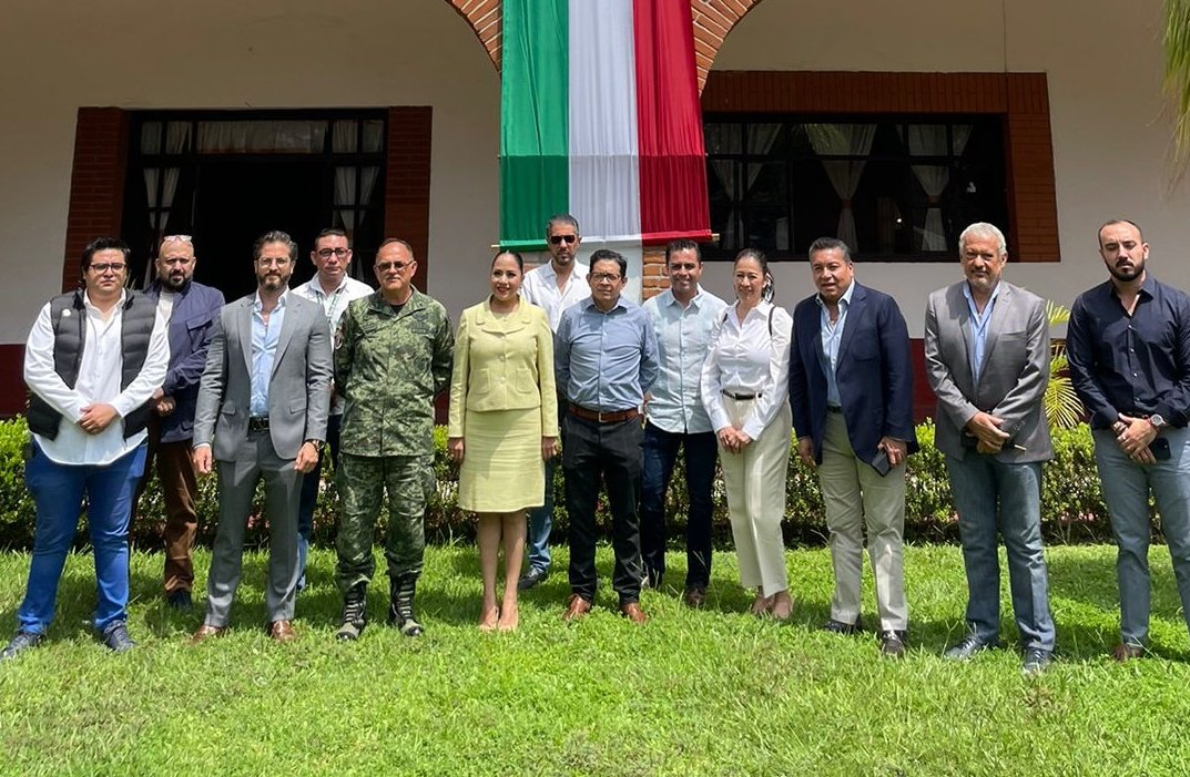 Hoy tuvimos reunión de trabajo en 24/a Zona Militar coordinada por  <a href="/JuanitaGuerra_M/">Juanita Guerra Mena</a> El Gral de Brigada Diplomado de Edo Mayor, Antonio Ramírez Escobedo, expuso las acciones de seguridad, para incrementar las inversiones privadas y el turismo que fortalezcan la economía local.