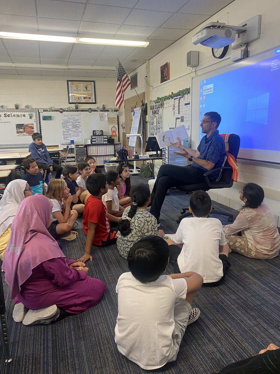 Thank you <a href="/sussman_howard/">Howard Sussman</a> for coming into Room 204 to read 5th graders “The Dot.” We loved the book and the important message it taught us about empowerment 📚#TogetherWeCan <a href="/MarkTwainD63/">Mark Twain School</a>