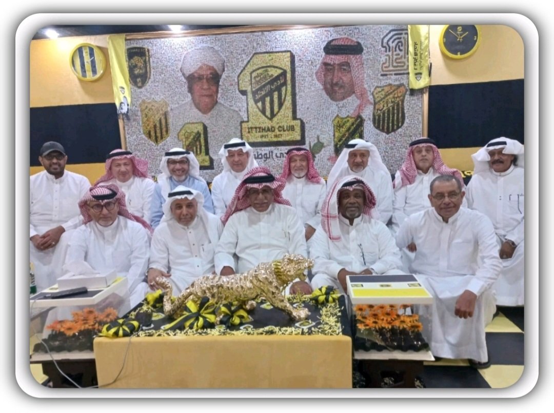 farid_mokhlis's tweet photo. تكريم..اعضاء اللجنة المنظمه 
في إحتفالية رمز الأجيال الكابتن  
عبدالله بكر... بديوانية الكابتن 
طلال سنبل..💛🖤 https://t.co/FjS1xNCstr