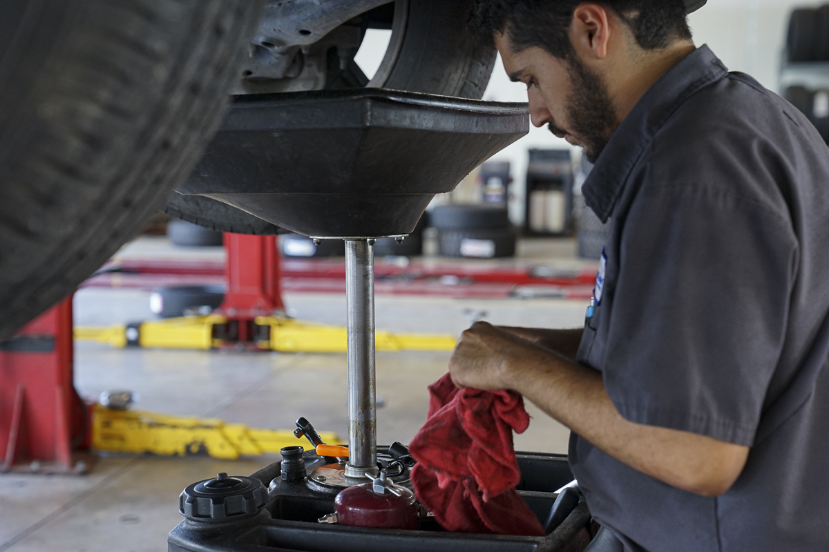 QuickLaneRGV's tweet photo. Quick Lane technicians don't just fix vehicles; they put their care and dedication into every bolt turned and every problem solved. 🛠️ Embracing their heartfelt commitment to our driving experience. 🚙#QuickLaneFamily #CommittedTechnicians https://t.co/oUpfyxh369