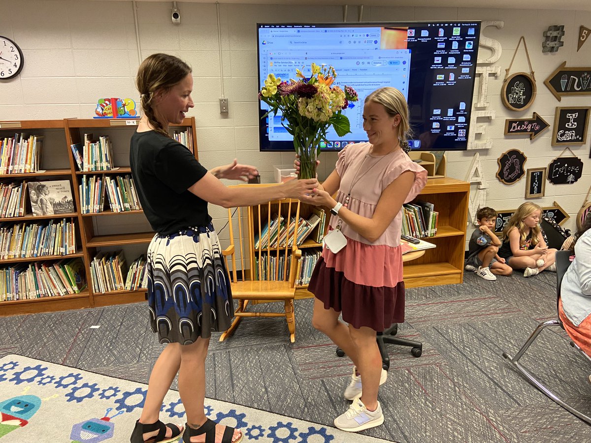 Rosehill512's tweet photo. A huge congratulations to our Horizon nominee, Liz Palmer @Elizabethparis_ and all of our incredible teachers who started last year. We are lucky to have each and every one of them! https://t.co/oiAVyOSvVg