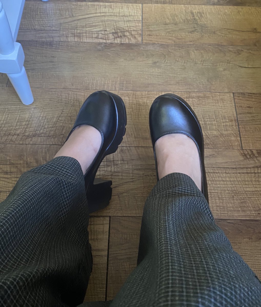 idrkwh's tweet photo. my feet are bleeding. #workslay #borntoslayforcedtowork https://t.co/9mU80f5ewV