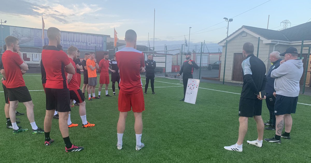 CarberryTommy's tweet image. Thanks to the players from Leixlip United for participating in tonight’s Uefa C Licence Micro Group Coaching Practices @Ianhill7316 @Kohalloran18 @FAICoachEd #realitybasedlearning