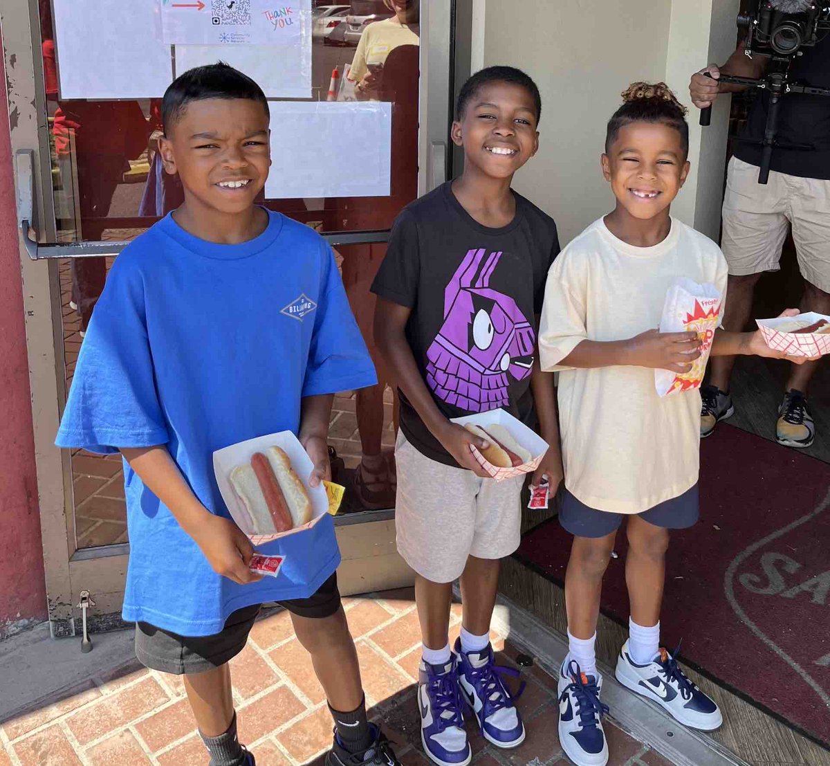 ULPDX's tweet photo. Our hearts are still full after serving the community and getting the kiddos ready to go back to school at our resource fair last weekend.π₯° More than 900 folks left w/πππbraids & fades. Great job to every #ULPDX staffer and volunteer who showed up to do what we do best! https://t.co/ce955n7koV