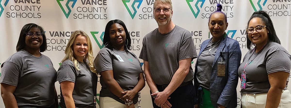 AhinesAmber's tweet image. Thankful to be a part of this team who supports all of our schools in the areas of literacy, math, science and social studies! #ExperienceVCS