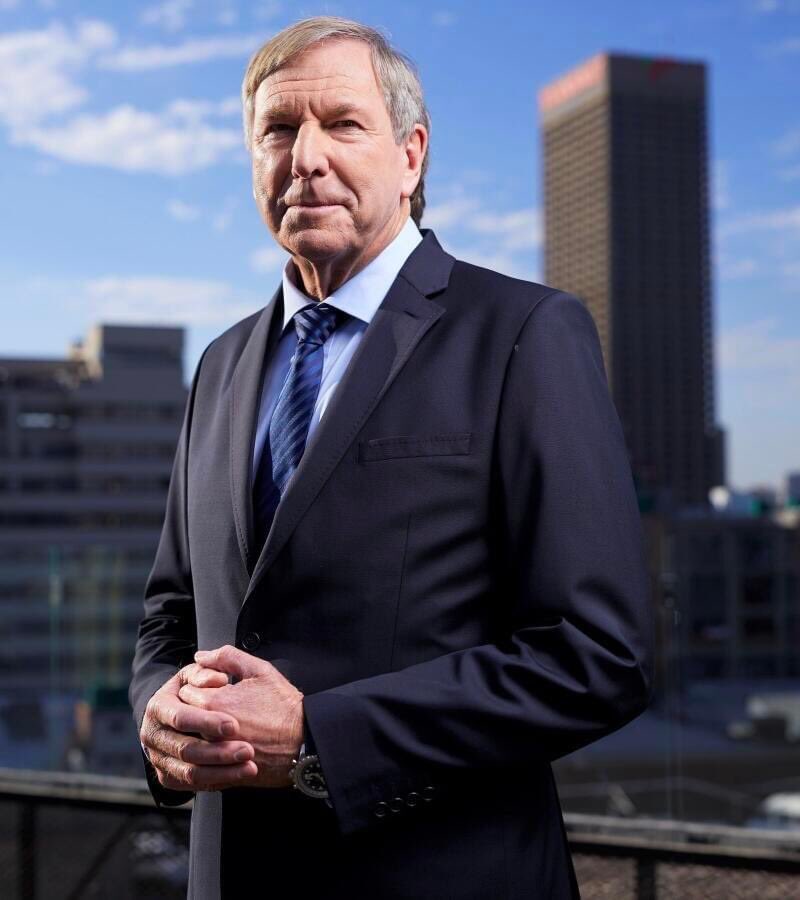 Sufiya0204's tweet photo. Growing up, to me he was  Uncle Derek. I looked forward to seeing him every Sunday evening💔
A fearless, ethical journalist who fought and highlighted so many injustices in SA&amp; globally. A true icon!
RIP #DerekWatts , condolences to his family, colleugues and all who loved him. https://t.co/Xe45Uqawbe