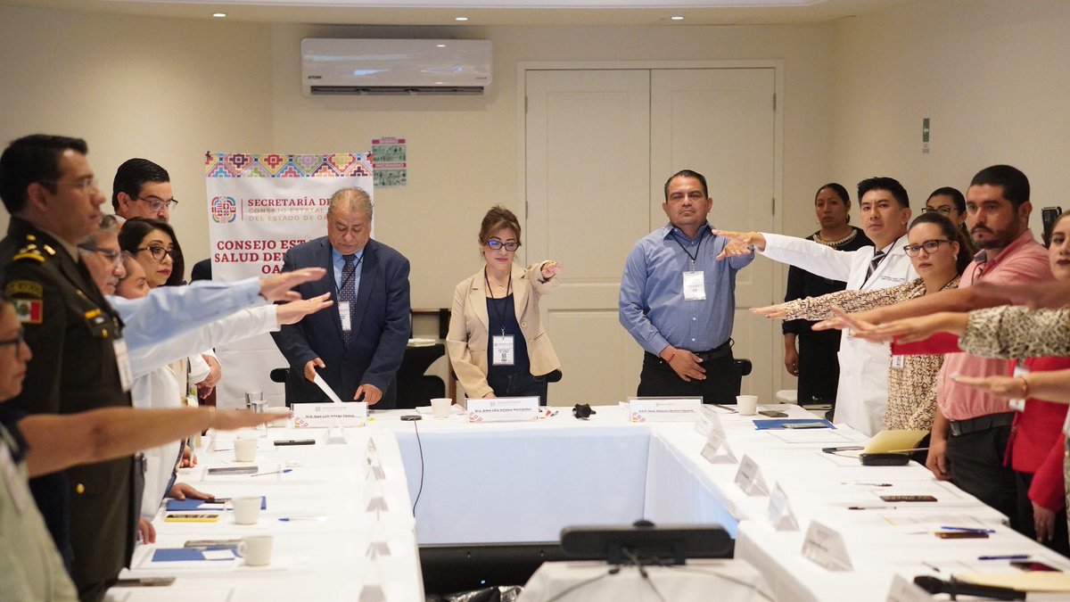 SSO_GobOax's tweet photo. Durante la primera sesión ordinaria del Consejo Estatal de Salud del Estado de Oaxaca #CESEO, la secretaria de Salud @Alma_VelascoH presidió la instalación del Comando Interinstitucional de las Instituciones Públicas del Sistema Estatal de Salud. 1/2 https://t.co/8YUpqzMoGM